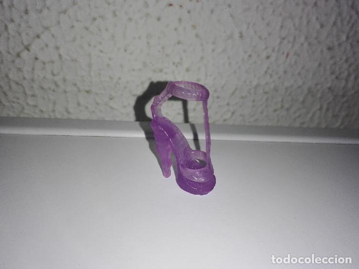 Mu&ntilde;ecas modernas: Zapato de mu&ntilde;eca monster high Cam1 - Foto 1