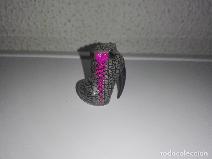 Mu&ntilde;ecas modernas: Zapato de mu&ntilde;eca monster high Cam1 - Foto 1
