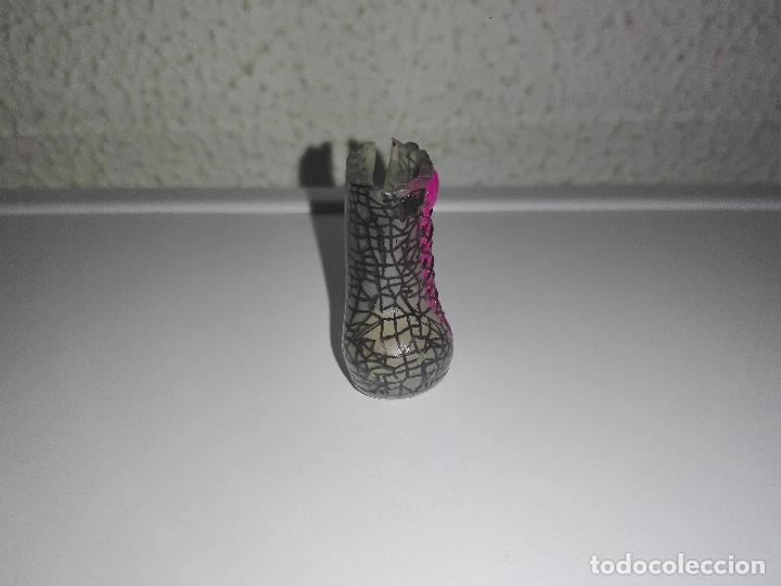 Mu&ntilde;ecas modernas: Zapato de mu&ntilde;eca monster high Cam1 - Foto 2