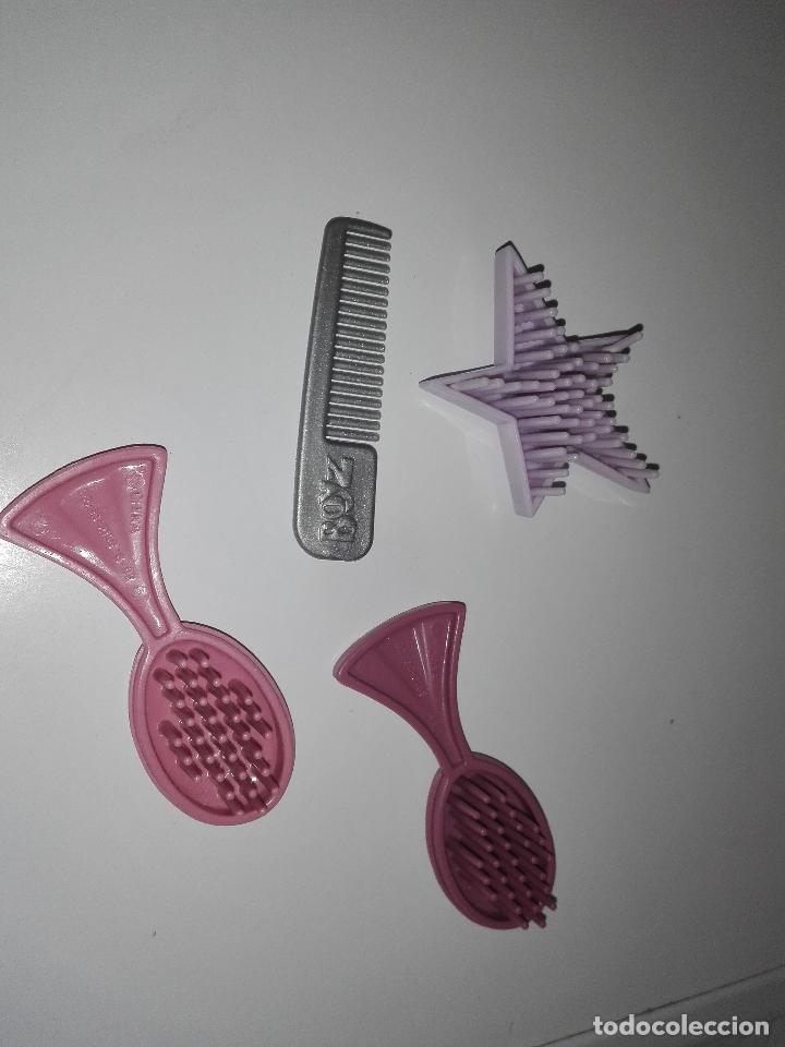 Mu&ntilde;ecas modernas: Lote de peines de mu&ntilde;eca bratz csr2 - Foto 2