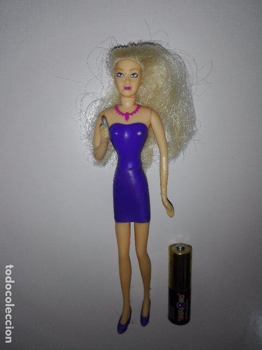 Mu&ntilde;ecas modernas: Peque&ntilde;a mu&ntilde;eca barbie mcdonalds - Foto 1