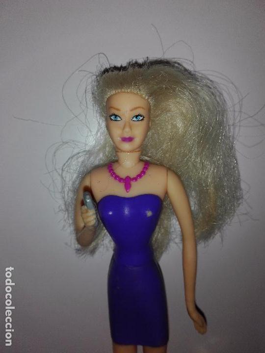 Mu&ntilde;ecas modernas: Peque&ntilde;a mu&ntilde;eca barbie mcdonalds - Foto 2