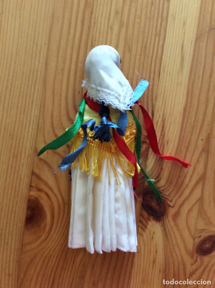 Mu&ntilde;ecas modernas: Mu&ntilde;eca tradicional regional mueve los ojos - Foto 2