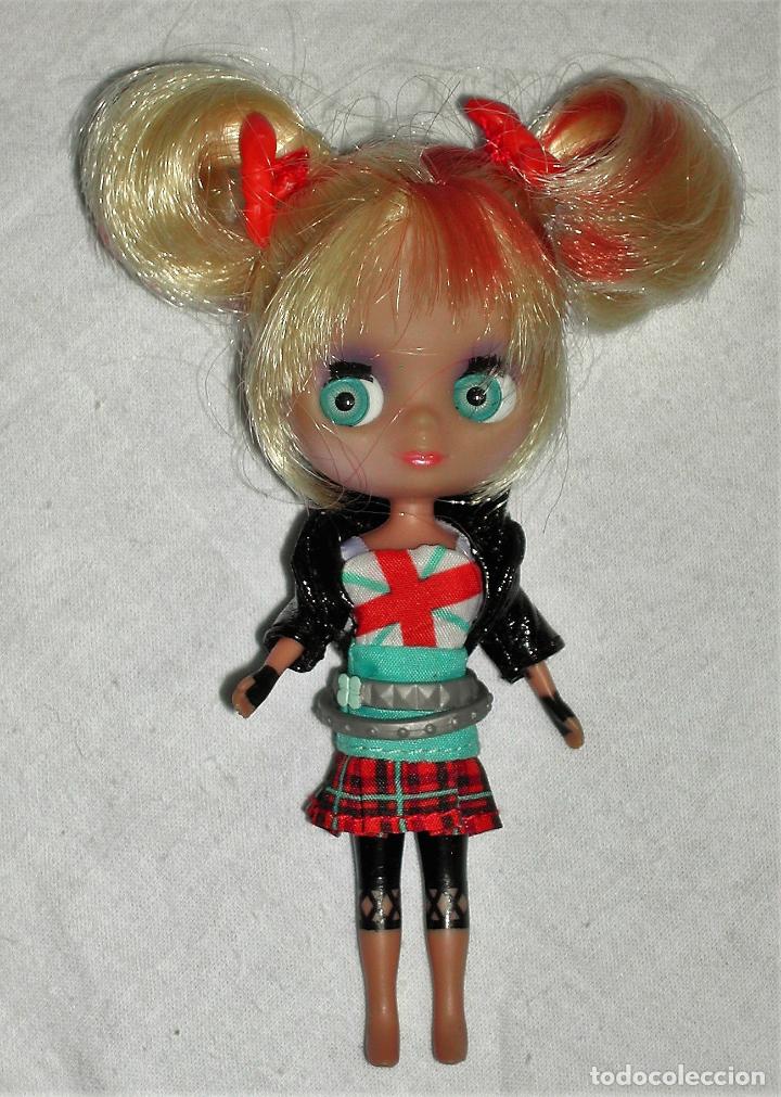 Mu&ntilde;ecas modernas: Mu&ntilde;eca Mini Blythe pelo a mechas rojas. - Foto 2
