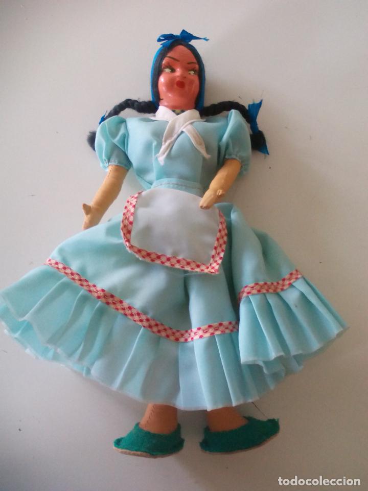 Mu&ntilde;ecas modernas: FIGURA, MU&Ntilde;ECA. 24 cm. con traje t&iacute;pico. - Foto 1