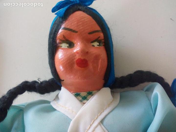 Mu&ntilde;ecas modernas: FIGURA, MU&Ntilde;ECA. 24 cm. con traje t&iacute;pico. - Foto 4