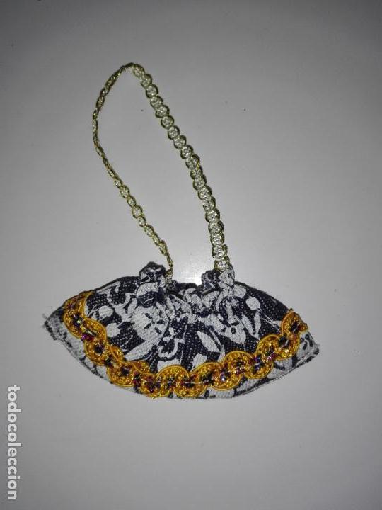 Mu&ntilde;ecas modernas: Bolso para mu&ntilde;eca maniqui - Foto 1