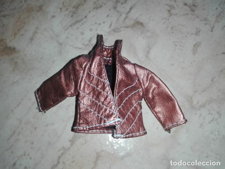 Mu&ntilde;ecas modernas: Chaqueta de mu&ntilde;eca bratz - Foto 1