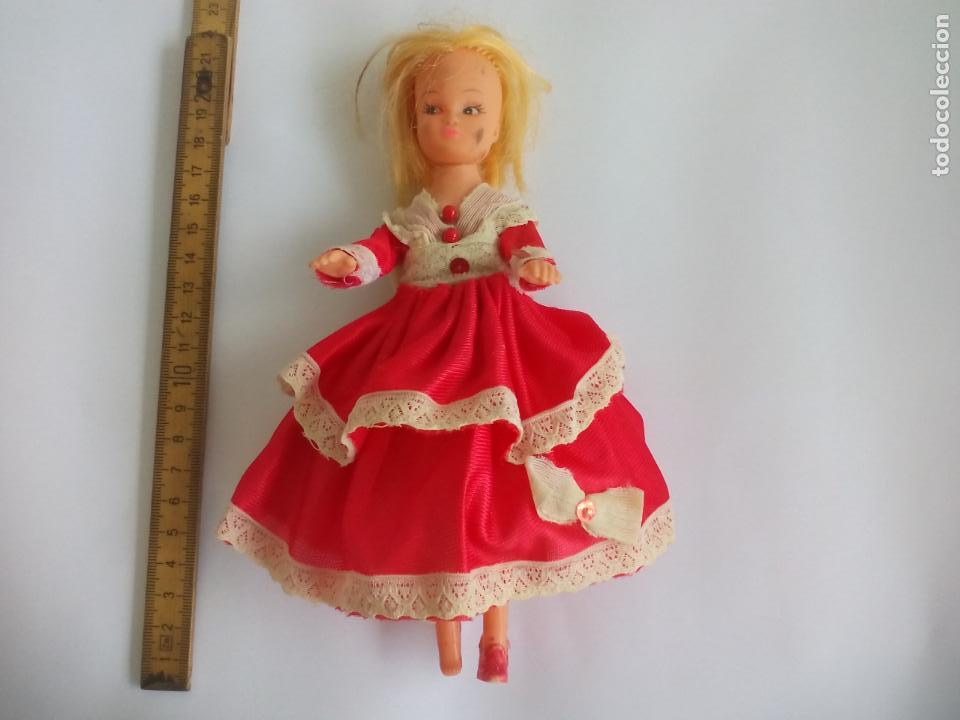 Mu&ntilde;ecas modernas: MU&Ntilde;ECA CON TRAJE T&Iacute;PICO O REGIONAL. - Foto 1