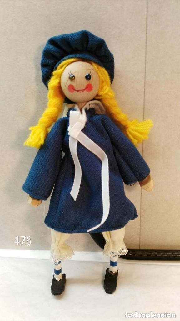 Mu&ntilde;ecas modernas: Mu&ntilde;eca de madera - Foto 1