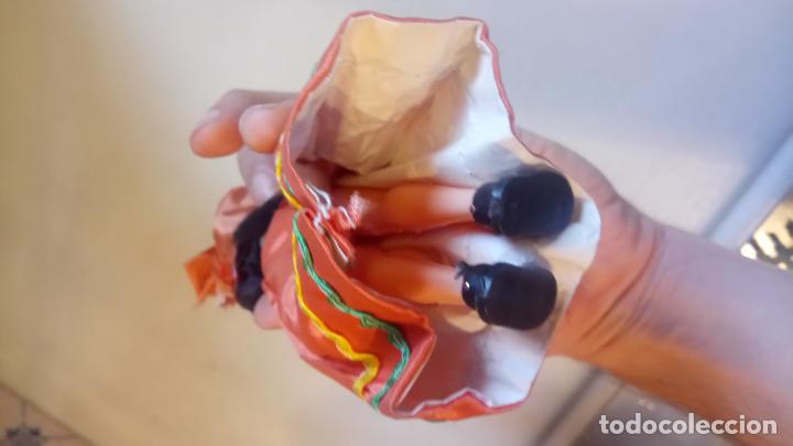 Mu&ntilde;ecas modernas: Antigua mu&ntilde;eca del este de asia de ropa y plastico - Foto 4