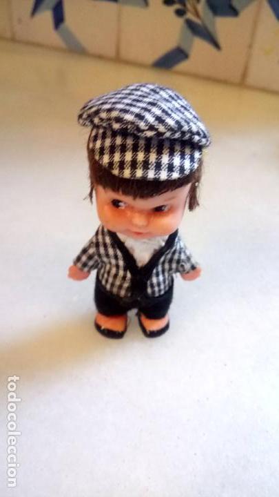 Mu&ntilde;ecas modernas: Antiguo mu&ntilde;eco de ropa y goma - Foto 1