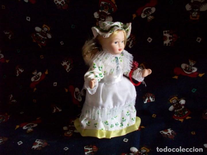 Mu&ntilde;ecas modernas: mu&ntilde;eca porcelana modista - Foto 2