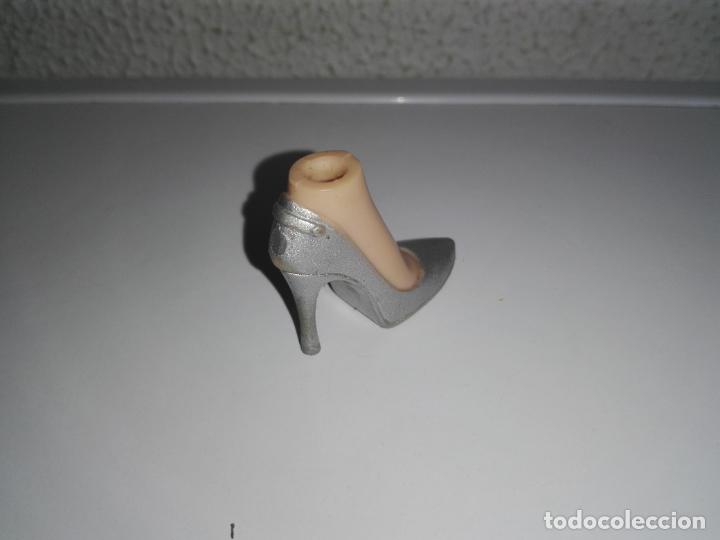 Mu&ntilde;ecas modernas: Zapato de mu&ntilde;eca bratz - Foto 1