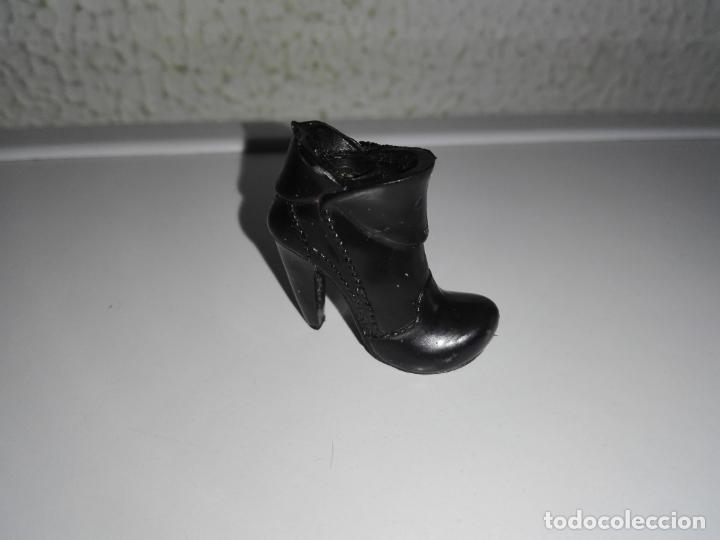 Mu&ntilde;ecas modernas: Zapato de mu&ntilde;eca bratz - Foto 1