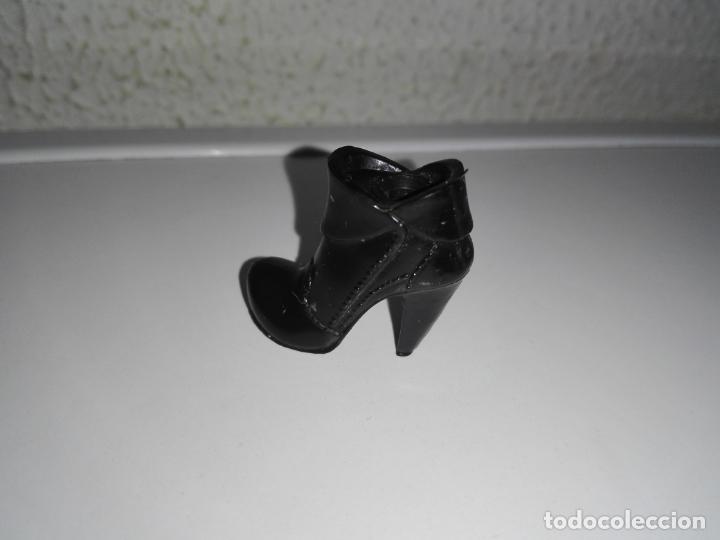 Mu&ntilde;ecas modernas: Zapato de mu&ntilde;eca bratz - Foto 2