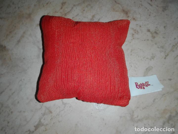 Mu&ntilde;ecas modernas: Accesorio de mu&ntilde;eca bratz almohada ubc - Foto 2