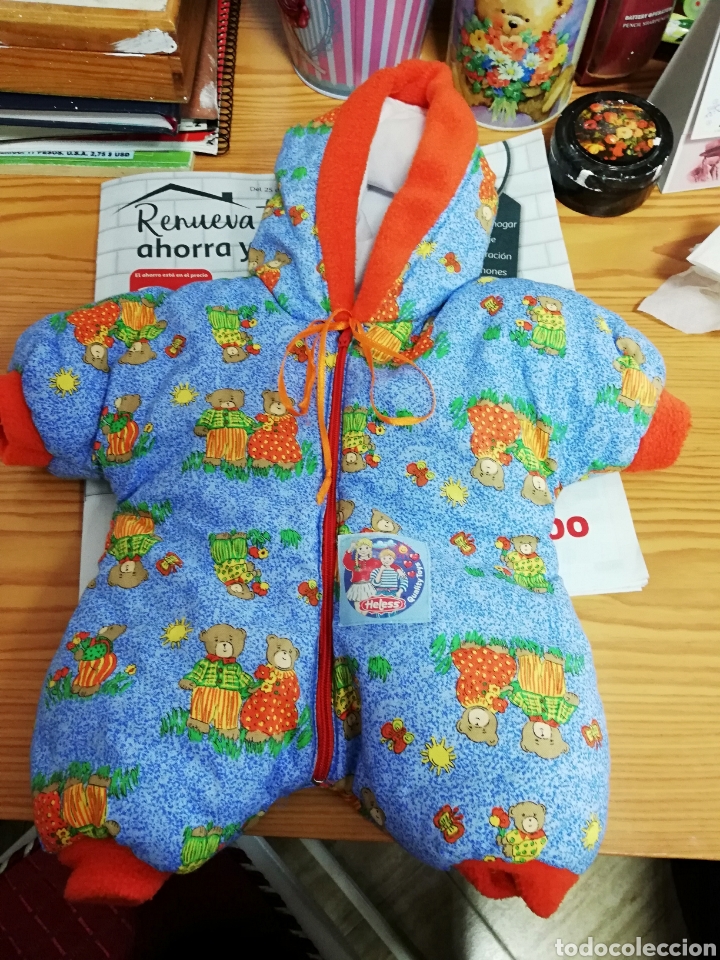 Mu&ntilde;ecas modernas: Buzo acolchado para mu&ntilde;ecas de 40 cm - Foto 1