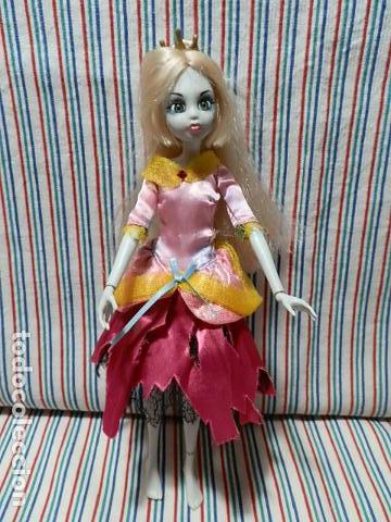 Mu&ntilde;ecas modernas: MU&Ntilde;ECA PRINCESA ZOMBIE CENICIENTA, WOWWEE 2012 - Foto 1