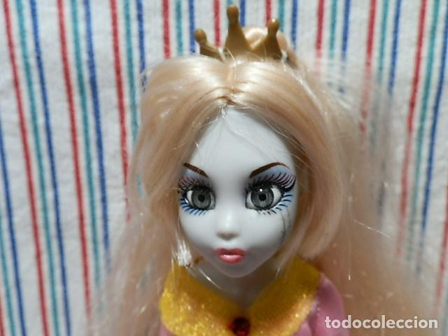 Mu&ntilde;ecas modernas: MU&Ntilde;ECA PRINCESA ZOMBIE CENICIENTA, WOWWEE 2012 - Foto 3
