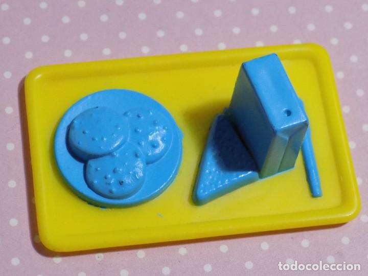 Mu&ntilde;ecas modernas: BARBIE BANDEJA CON merienda COMIDA - Foto 1