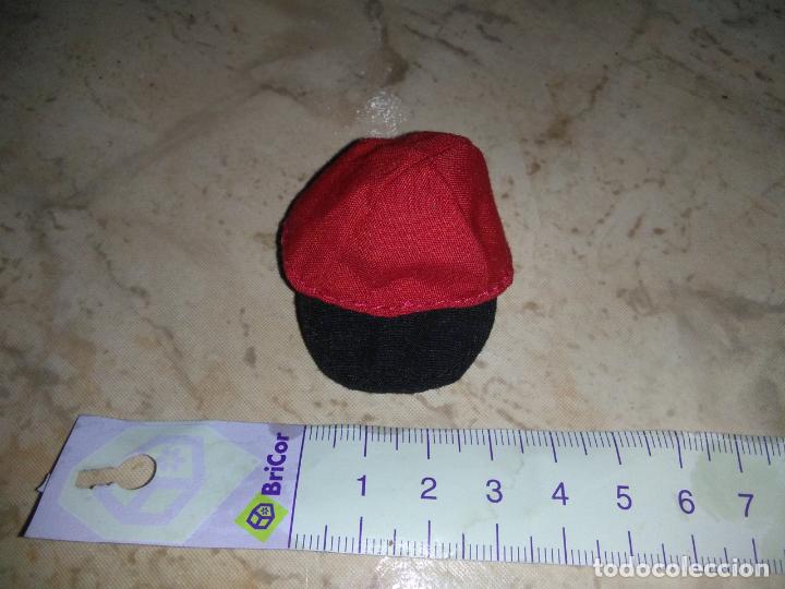 Mu&ntilde;ecas modernas: Gorro para mu&ntilde;eco bebe de barbie ubc - Foto 1