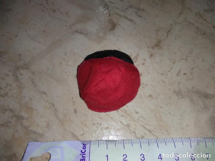 Mu&ntilde;ecas modernas: Gorro para mu&ntilde;eco bebe de barbie ubc - Foto 2