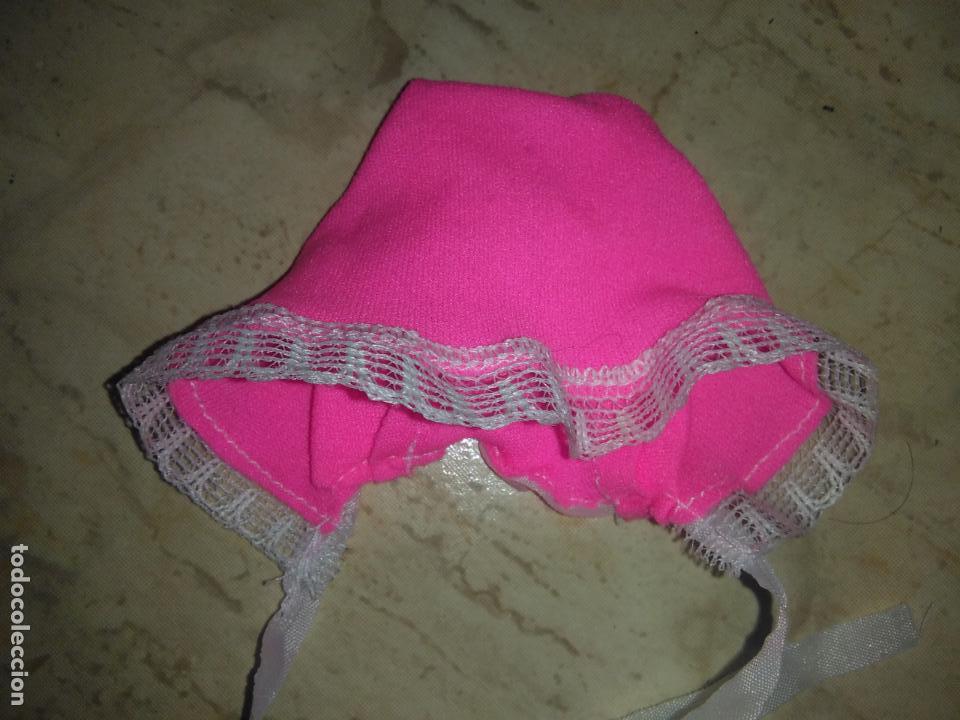 Mu&ntilde;ecas modernas: Gorro de mu&ntilde;eca bebe - Foto 2