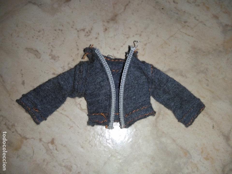 Mu&ntilde;ecas modernas: Chaqueta de mu&ntilde;eca bratz - Foto 1