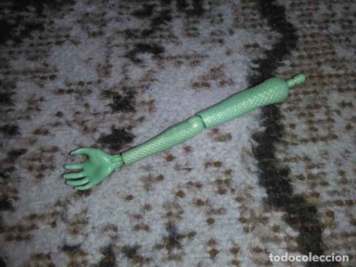 Mu&ntilde;ecas modernas: Brazo de mu&ntilde;eca Monster high ubc - Foto 2