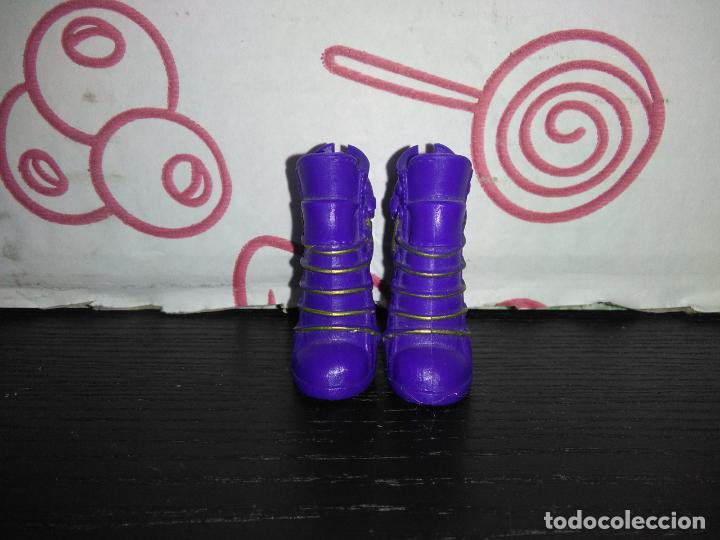 Mu&ntilde;ecas modernas: Botas de mu&ntilde;eca descendientes ic - Foto 2