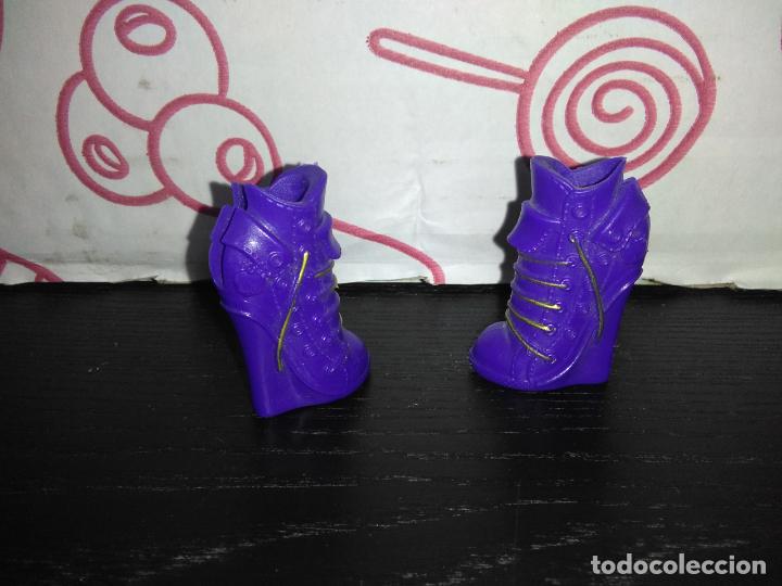 Mu&ntilde;ecas modernas: Botas de mu&ntilde;eca descendientes ic - Foto 3