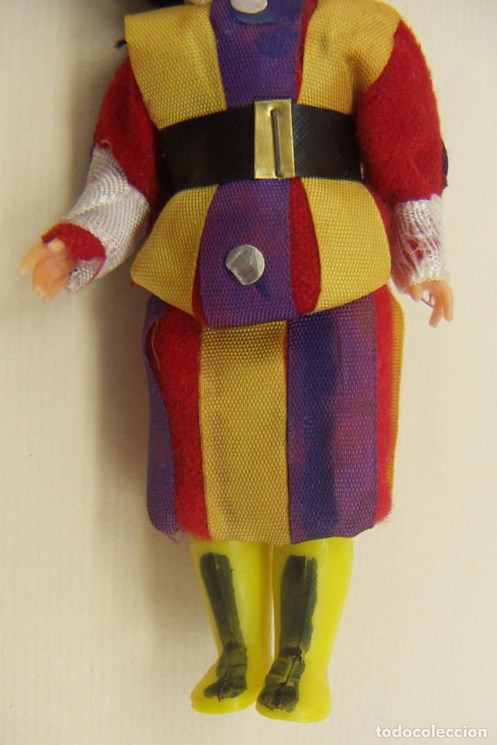 Mu&ntilde;ecas modernas: Mu&ntilde;eco celuloide uniforme Guardia Suiza Vaticano - Foto 4