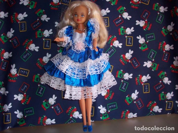 Mu&ntilde;ecas modernas: mu&ntilde;eca gina 1992 de famosa - Foto 1