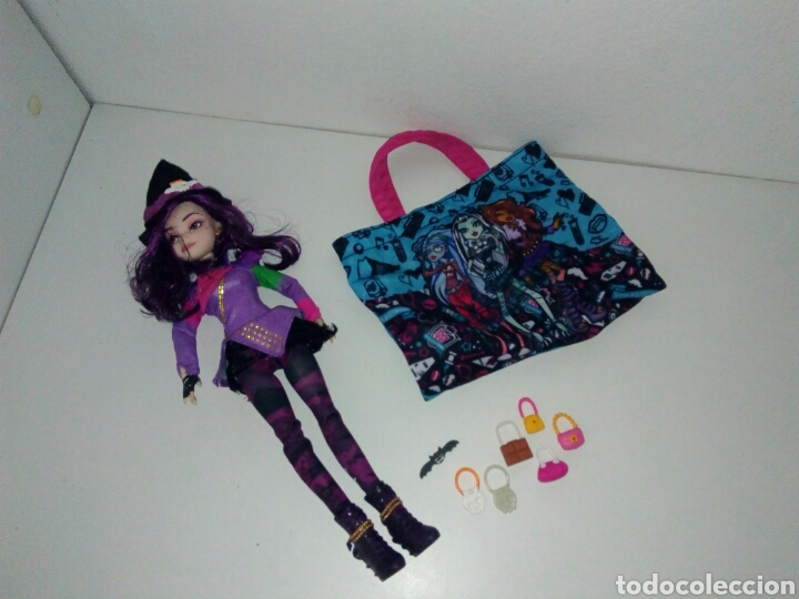 Mu&ntilde;ecas modernas: Mu&ntilde;eca monter hith con complementos - Foto 1