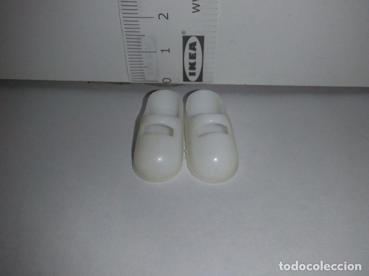 Mu&ntilde;ecas modernas: Zapatos de mu&ntilde;eca sindy de hasbro - Foto 2