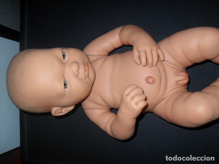 Mu&ntilde;ecas modernas: Mu&ntilde;eca Mu&ntilde;eco BEBE Dia 42 cm - Foto 2