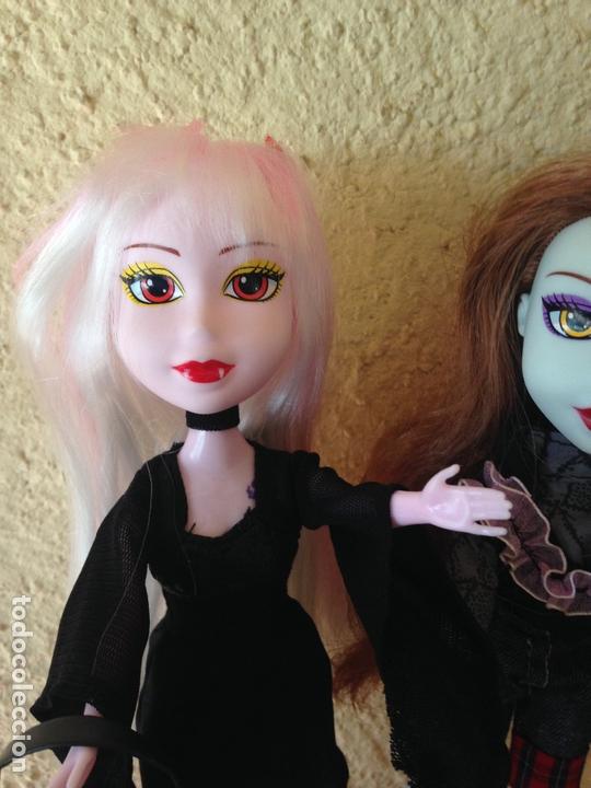 Mu&ntilde;ecas modernas: LOTE DE 2 MU&Ntilde;ECAS  TIPO  BRATZ MONSTER Y COMPLEMENTOS - Foto 2