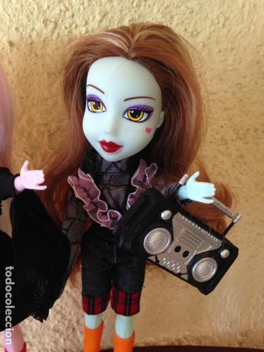 Mu&ntilde;ecas modernas: LOTE DE 2 MU&Ntilde;ECAS  TIPO  BRATZ MONSTER Y COMPLEMENTOS - Foto 3