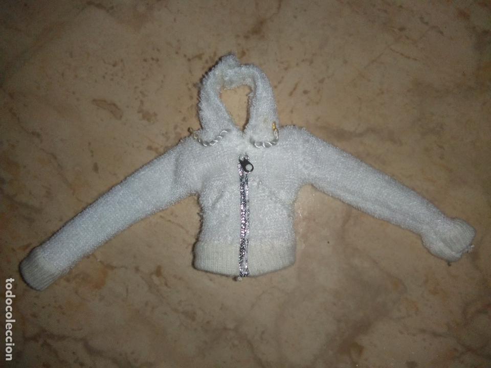 Mu&ntilde;ecas modernas: Camisa de mu&ntilde;eca bratz - Foto 1