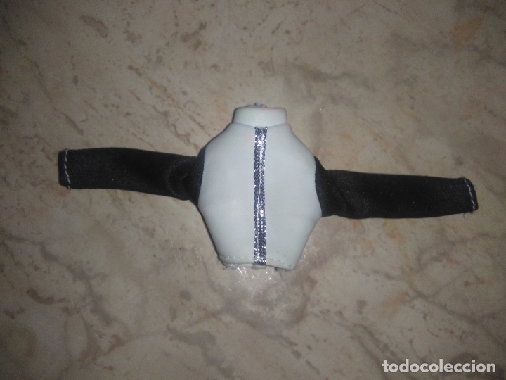 Mu&ntilde;ecas modernas: Camisa de mu&ntilde;eca bratz - Foto 1
