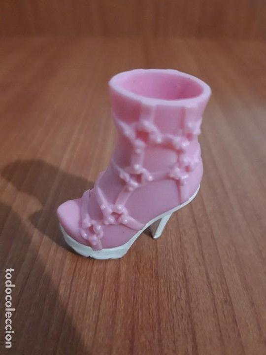 Mu&ntilde;ecas modernas: Bota Desparejado Bratz - Foto 2