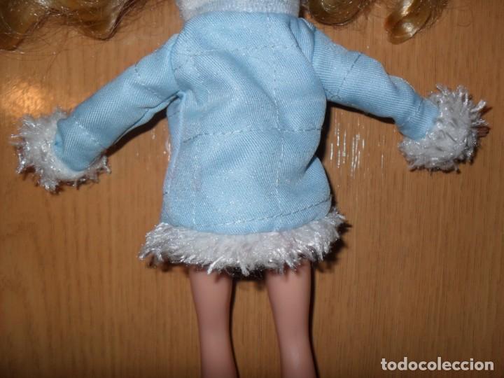 Mu&ntilde;ecas modernas: Ropa:Chaqueta azul para Mu&ntilde;eca Bratz - Foto 2