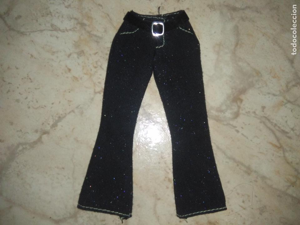 Mu&ntilde;ecas modernas: pantalon para mu&ntilde;eca tama&ntilde;o bratz - Foto 1
