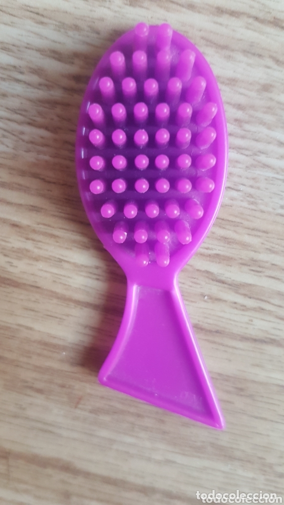 Mu&ntilde;ecas modernas: Peine cepillo rosa mu&ntilde;eca Bratz tipo Barbie - Foto 2