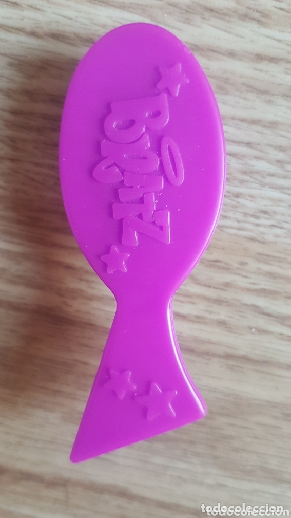 Mu&ntilde;ecas modernas: Peine cepillo rosa mu&ntilde;eca Bratz tipo Barbie - Foto 1