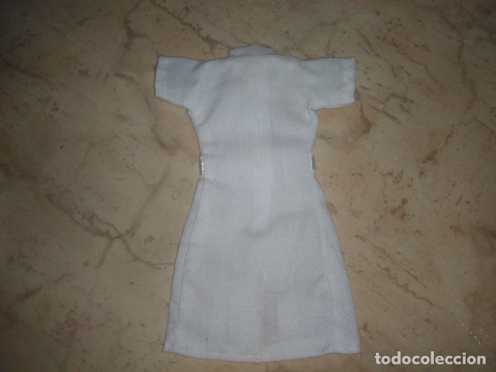 Mu&ntilde;ecas modernas: Bata para mu&ntilde;eca tama&ntilde;o Barbie - Foto 3