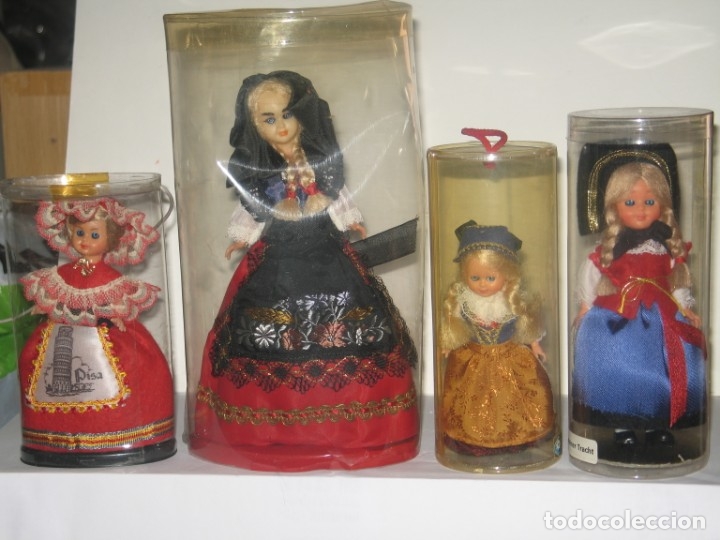Mu&ntilde;ecas modernas: LOTE 4 MU&Ntilde;ECAS CON TRAJES T&Iacute;PICOS - Foto 1