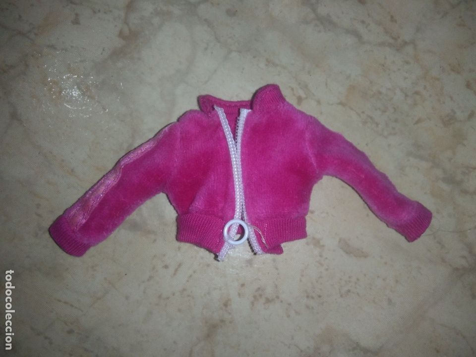 Mu&ntilde;ecas modernas: Chaqueta tama&ntilde;o mu&ntilde;eca Bratz - Foto 1