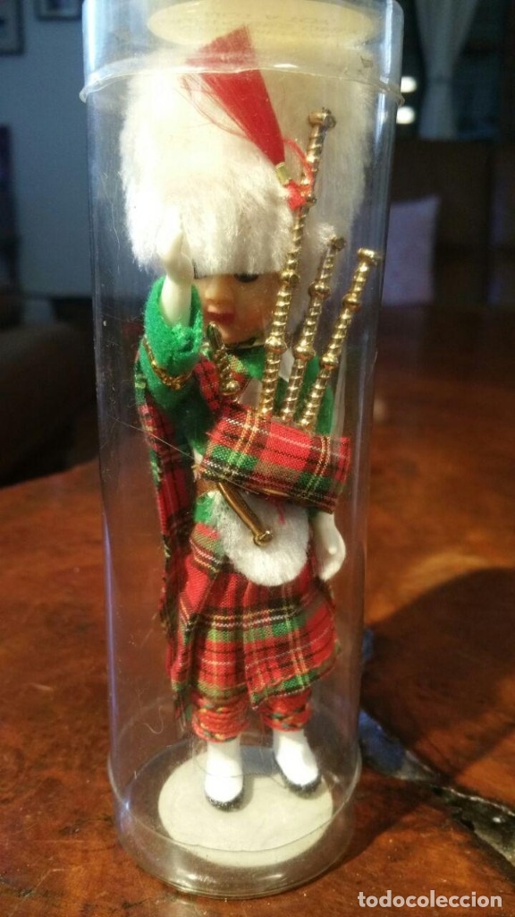 Mu&ntilde;ecas modernas: MU&Ntilde;ECO ESCOCES CON GAITA EN SU ESTUCHE CELULOIDE - Foto 1